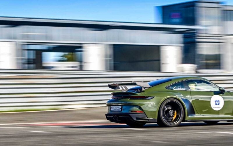 Automobile sur circuit