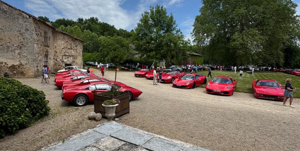 Véhicules Ferrari à l’événement "500 Ferrari contre le cancer"